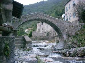 Xtrallusion photo gallery of Italy. Photos, pictures, images and photographs of the Italian Rivieras, the Italian Lakes, the Italian Alps, the Cinque Terre, the Amalfi coast and some of the most beautiful corners of Italy. Plus photos of Italian cities such as Pisa, Milan, Genoa and Rome.